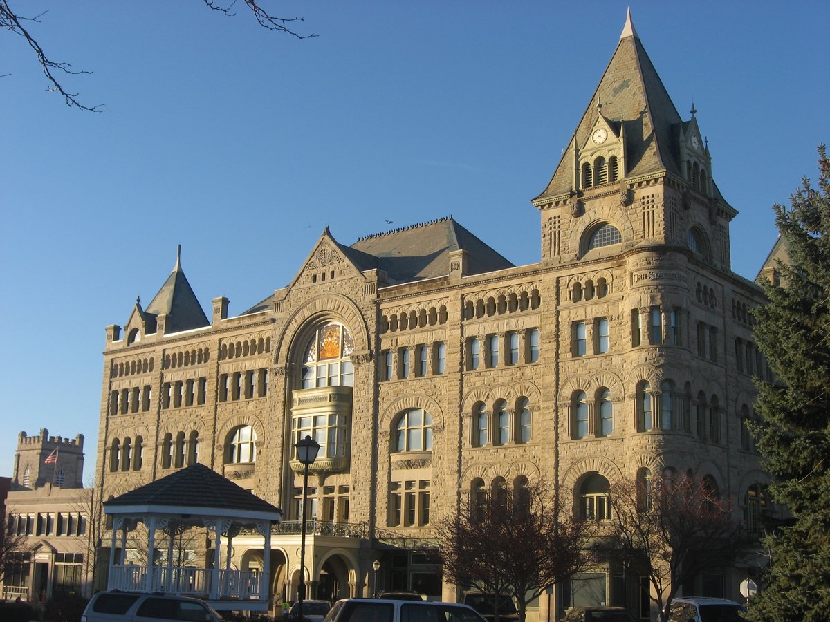 Piqua, OH - Fort Piqua Plaza - Wikipedia